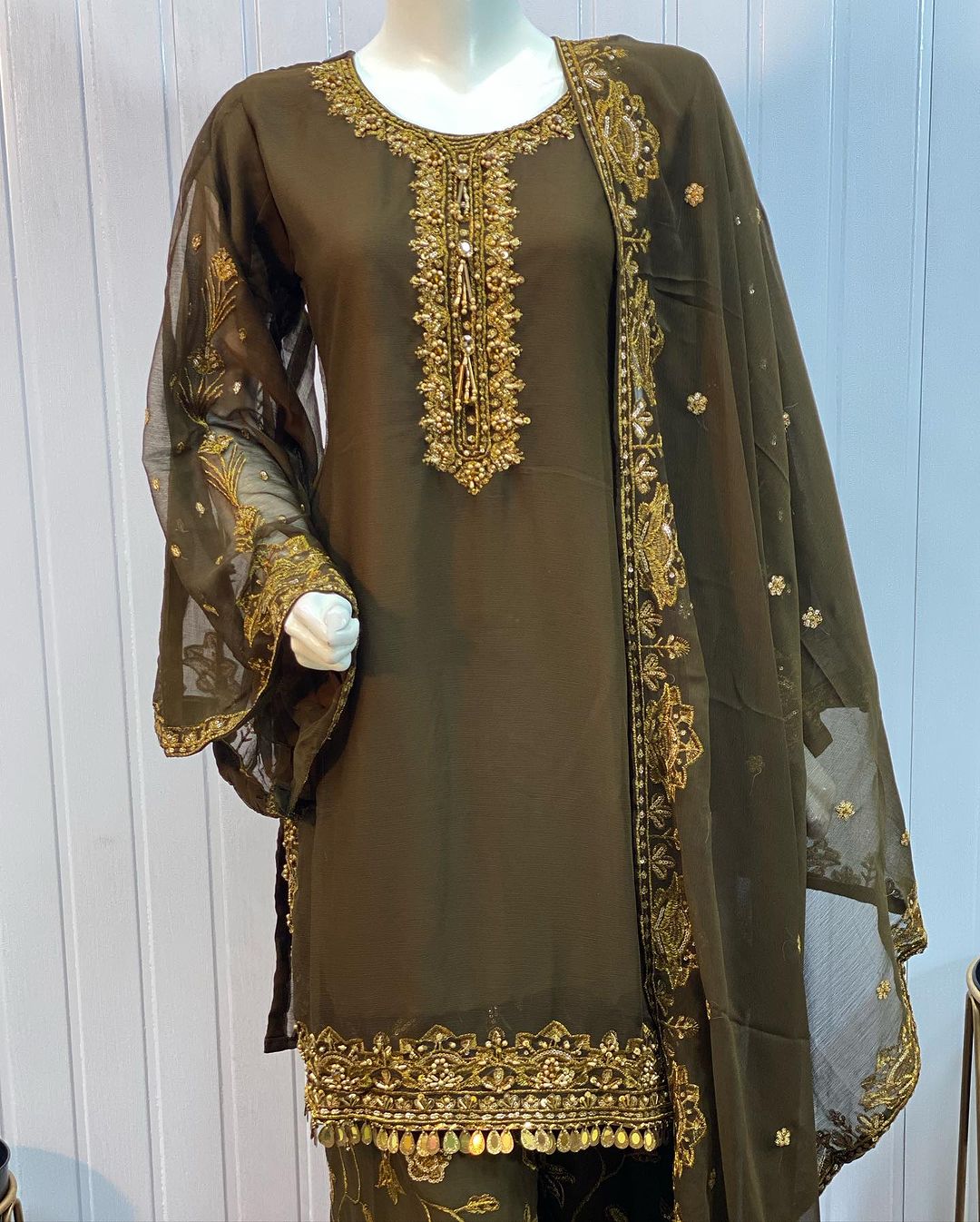 HC032 | Mehndi Green Wedding Dress 2024: Exquisite 3-Piece Ensemble